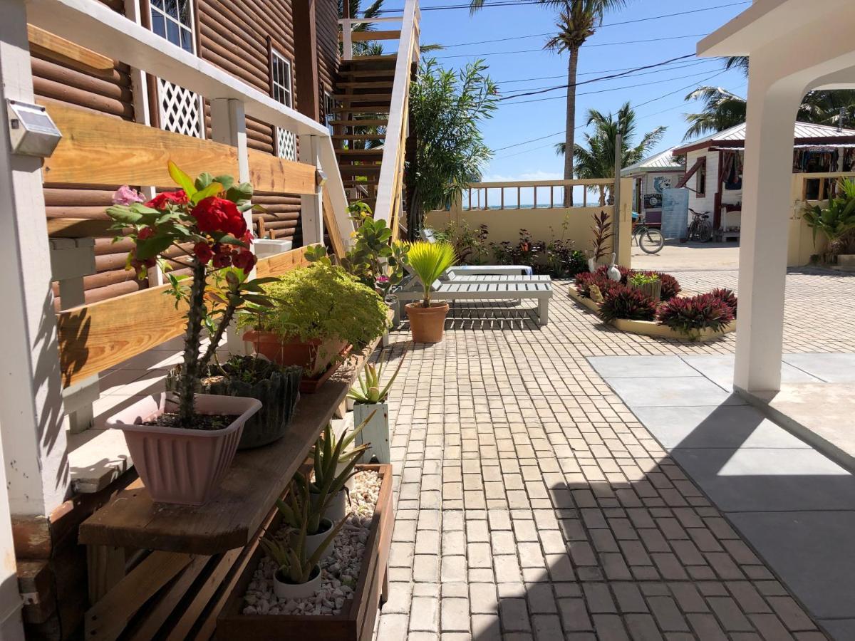 Blue Wave Guest House Caye Caulker Exterior photo