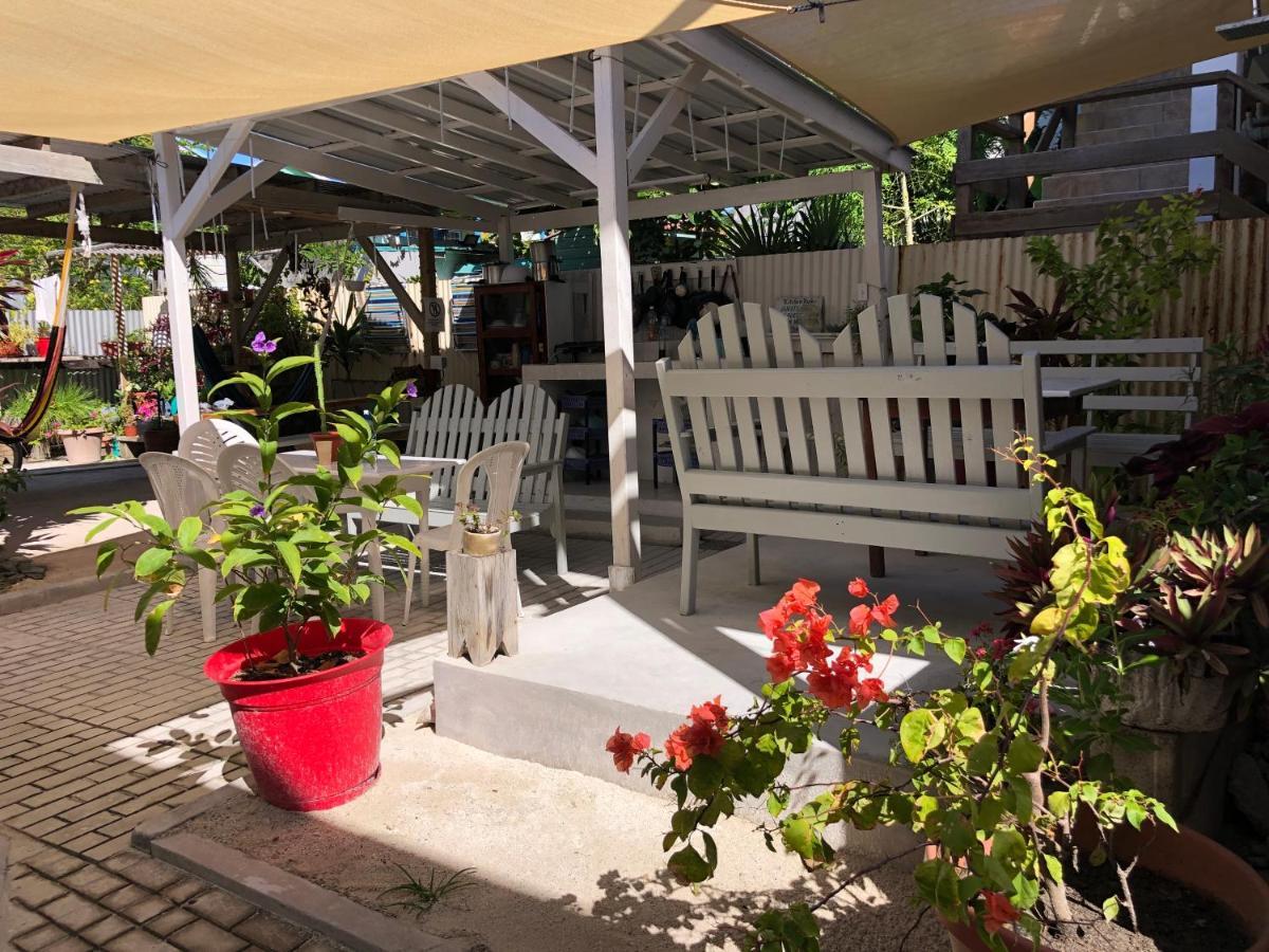 Blue Wave Guest House Caye Caulker Exterior photo