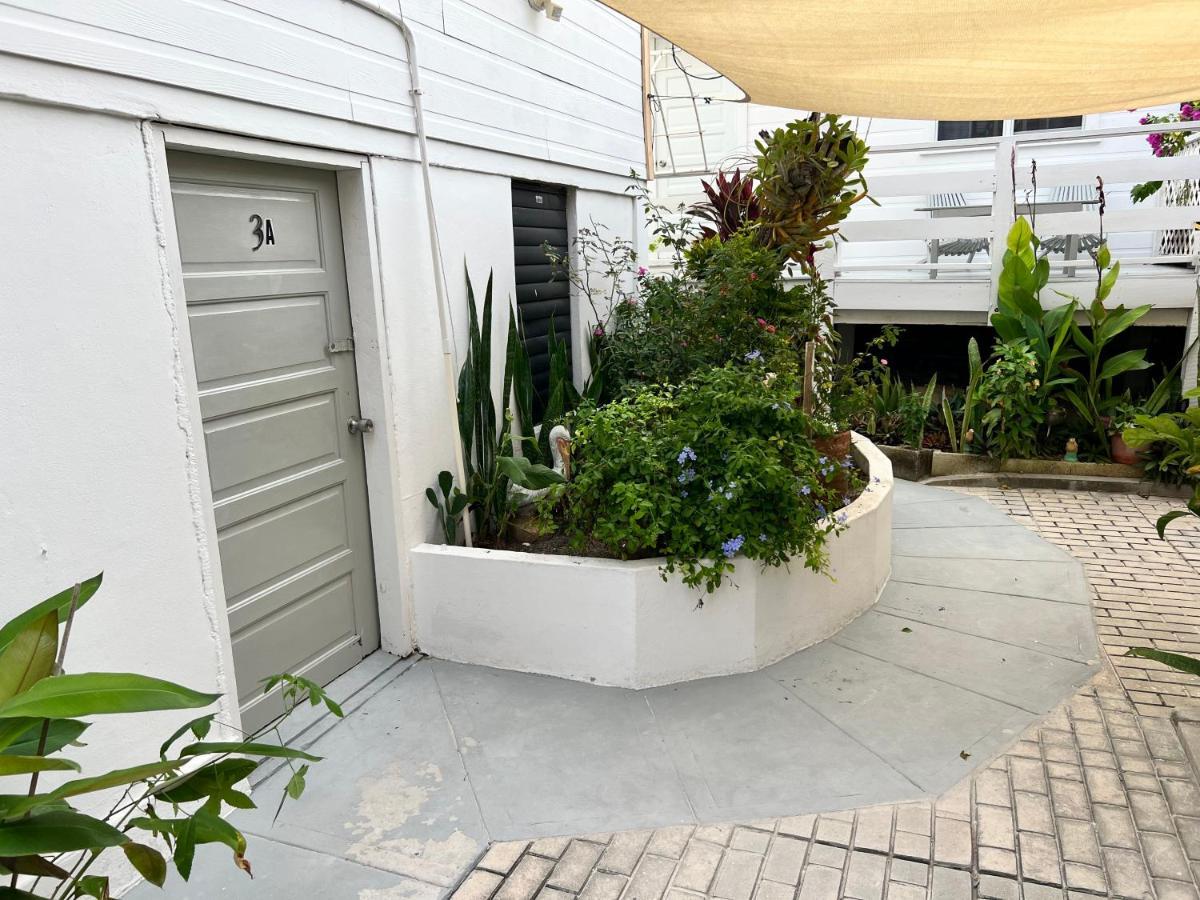 Blue Wave Guest House Caye Caulker Exterior photo