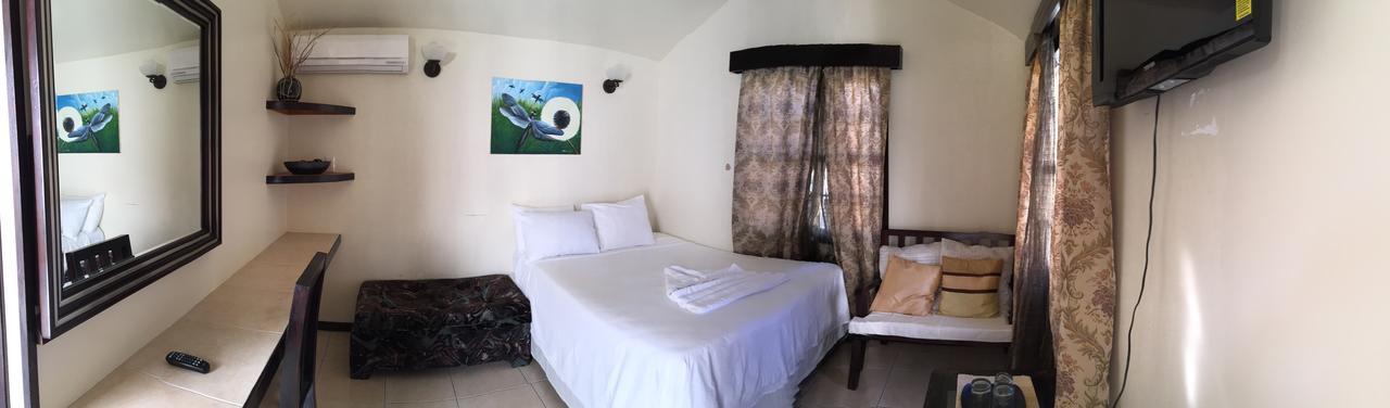 Blue Wave Guest House Caye Caulker Exterior photo