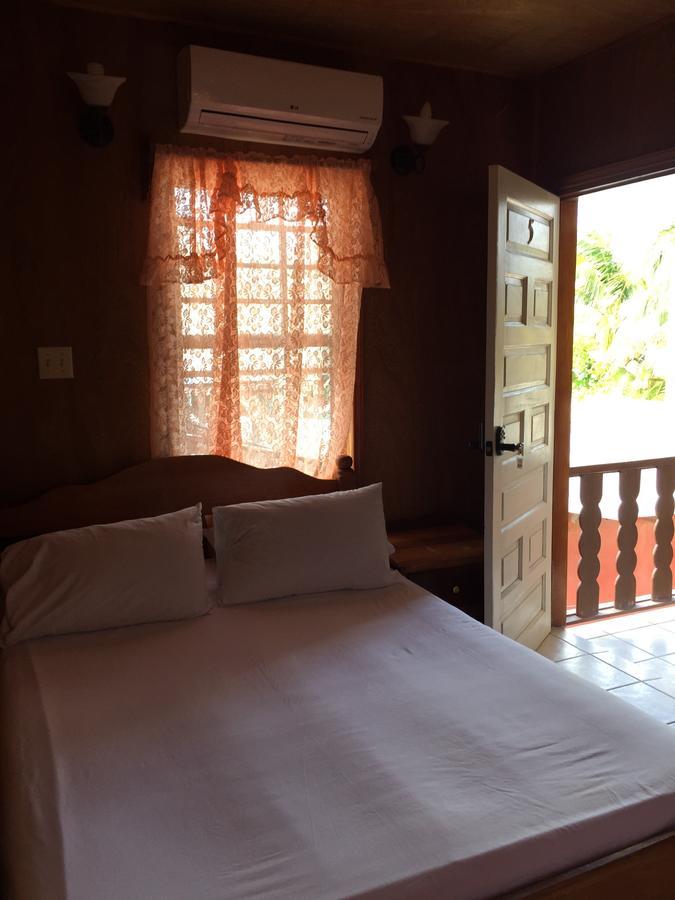 Blue Wave Guest House Caye Caulker Exterior photo