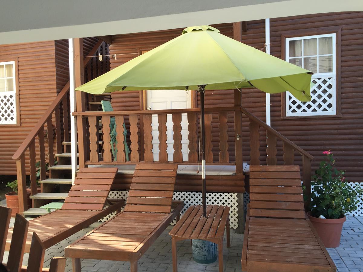 Blue Wave Guest House Caye Caulker Exterior photo