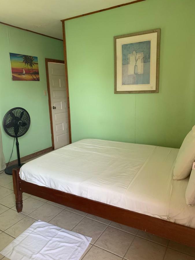 Blue Wave Guest House Caye Caulker Exterior photo