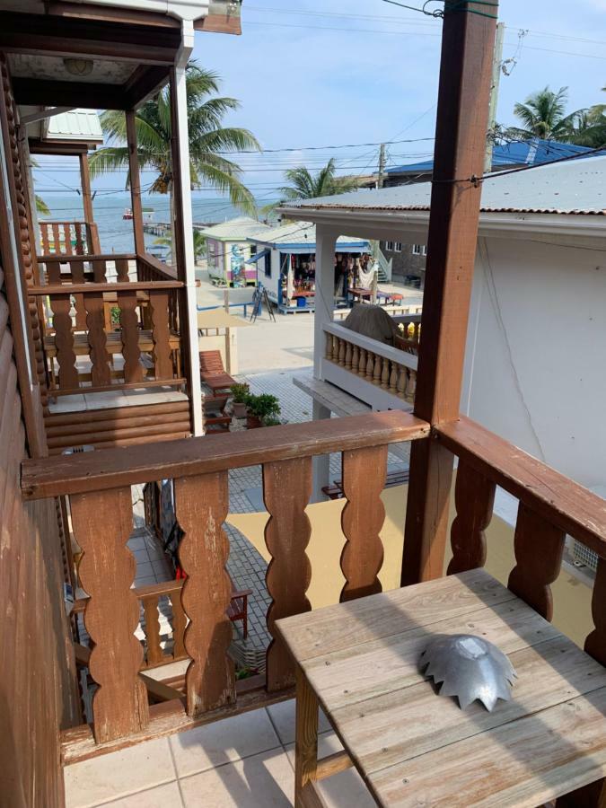Blue Wave Guest House Caye Caulker Exterior photo
