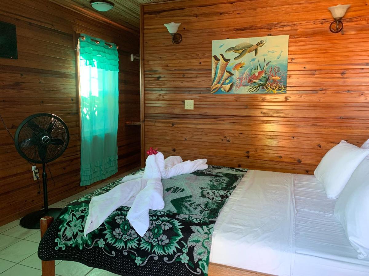 Blue Wave Guest House Caye Caulker Exterior photo